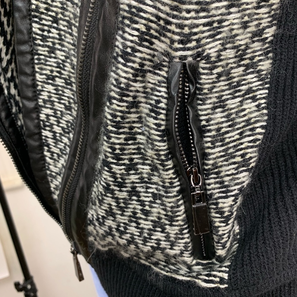 Vince Camuto zip up sweater (S) - Picture 7 of 7